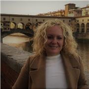 Insegnante di Inglese e di Spagnolo offre lezioni private di conversazione e grammatica a tutti i livelli sia per adulti che per studenti per recupero scolastico. Disponibile anche per lezioni di inglese specifico (Inglese Commerciale, Inglese per il Turi